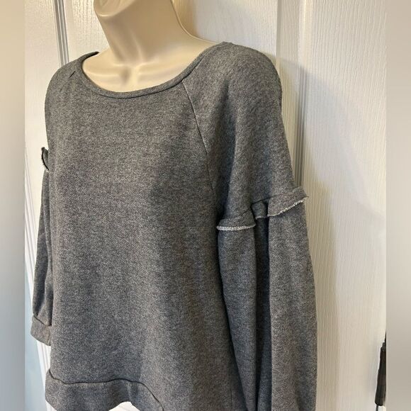 LOFT Grey Ruffle Sleeve Cozy Sweatshirt! ❤️ - Picture 3 of 4